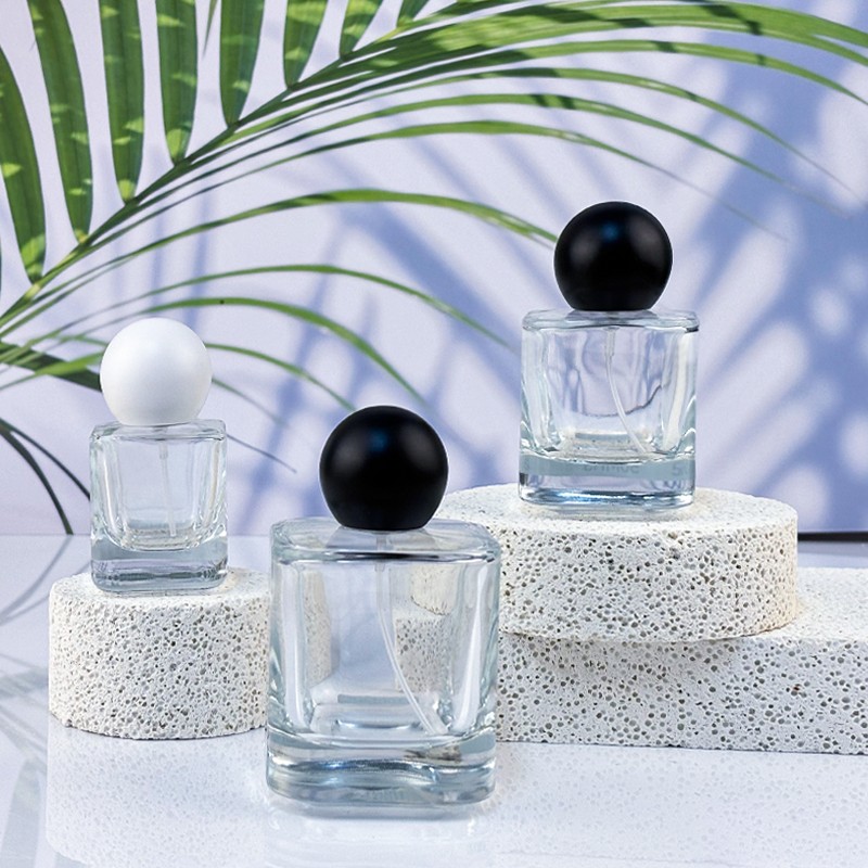Paano Gumawa ng Eau de Parfum: Isang Kumpletong Step-by-Step na DIY Guide na may mga Formula