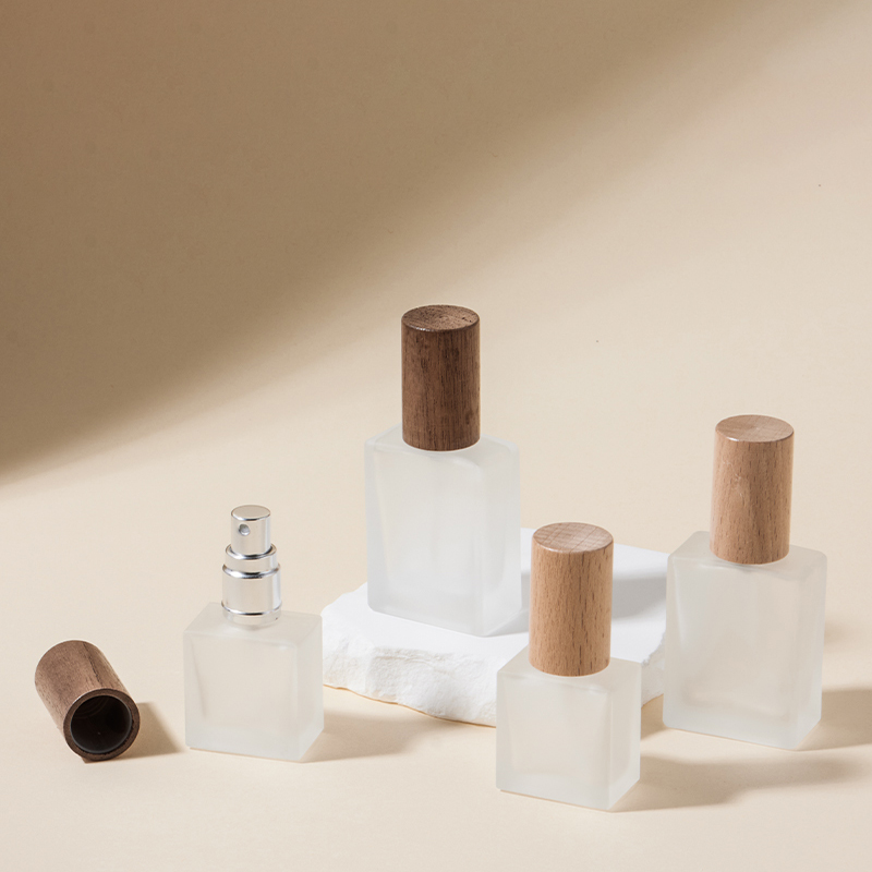 10ml 15ml Square Glass Perfume Spray Bottle na may Wood Lid